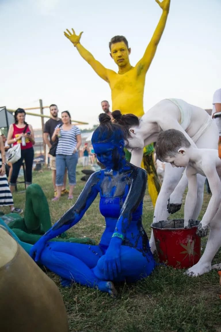 9 Lives, photographie de performance (body painting) – Belgrade, 2015.
